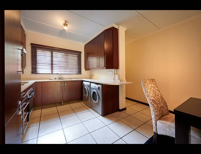 3 BEDROOM APARTMENT RENTED IN SUNNINGHILL